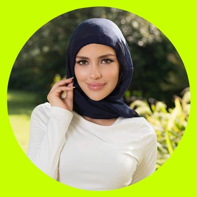 ︎ Hessa Khalifa ︎